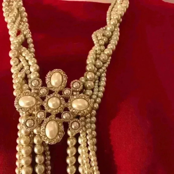 Fox’s new Faux Pearl Statement Necklace - Picture 13 of 16